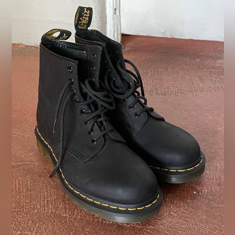 Doc Marten’s Airwair 1460 lace up boots size 9 (W)